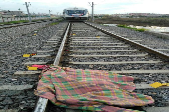 ev-sahipligi-yapamadik;-suriyeli-kadin-trenin-onune-atladi.jpg ev-sahipligi-yapamadik;-suriyeli-kadin-trenin-onune-atladi.jpg