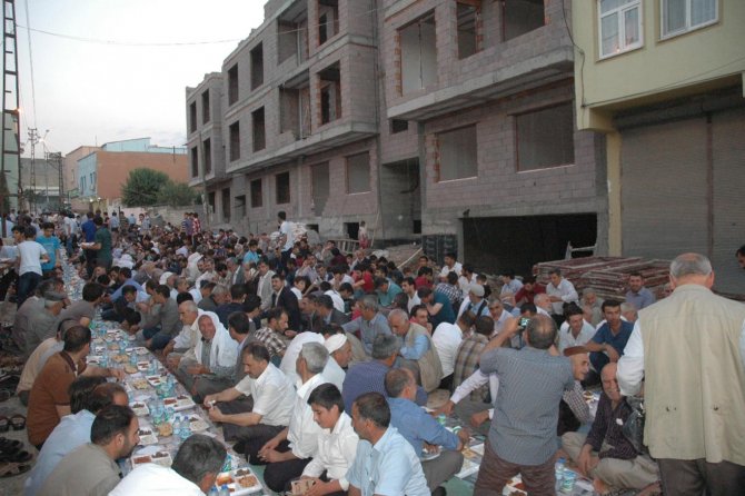 huda-par-cinar-teskilatindan-iftar-yemegi-002.jpg