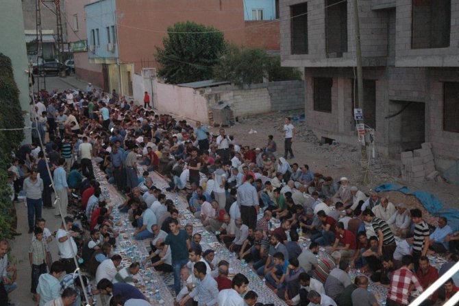 huda-par-cinar-teskilatindan-iftar-yemegi-003.jpg