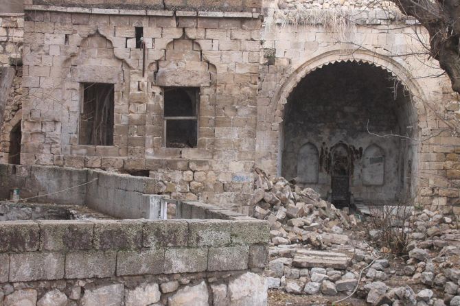 husamiye-medresesi-002.jpg