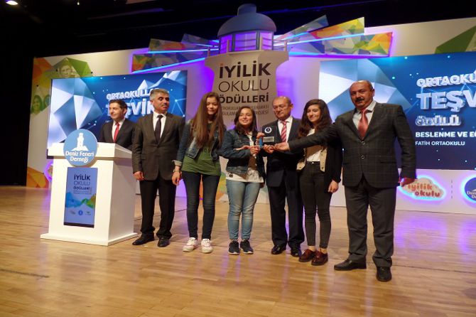 iyilik-okulu-odulleri-sahiplerini-buldu.jpg