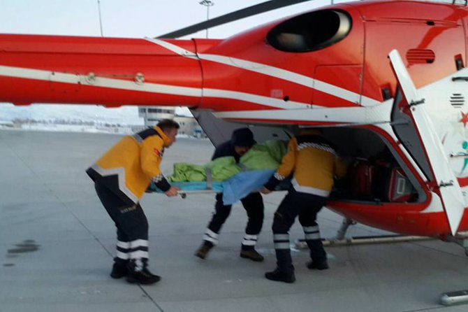 karda-mahsur-kalan-hastalar--helikopterle-kurtarildi-003.jpg