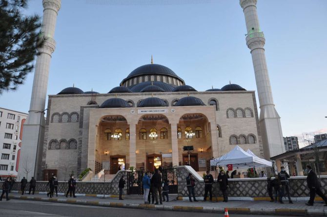 mehmet-emin-terece-camii-berat-kandili.jpg