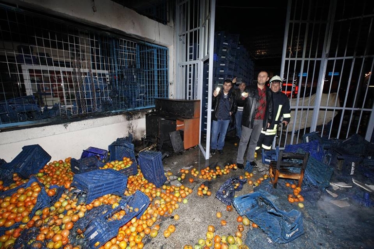 mersin-sebze-halinde-yangin4.jpg