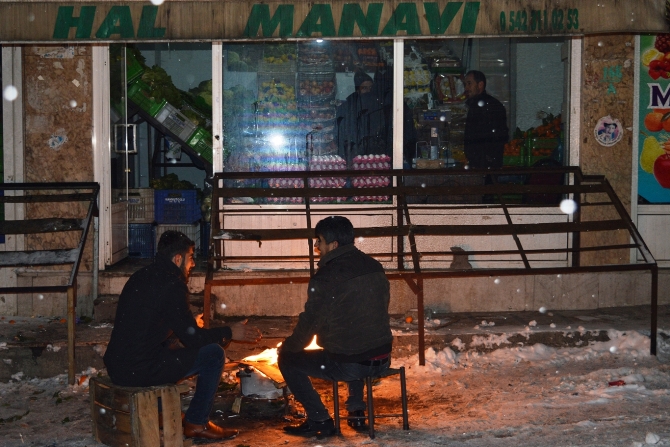 meyve-ve-sebzeler-donmasin-diye-ates-yakiyorlar-002.jpg