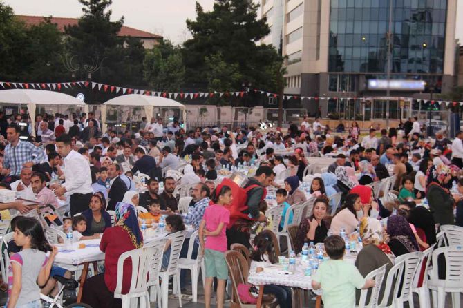 numan-kurtulmus-iftar-001.jpg