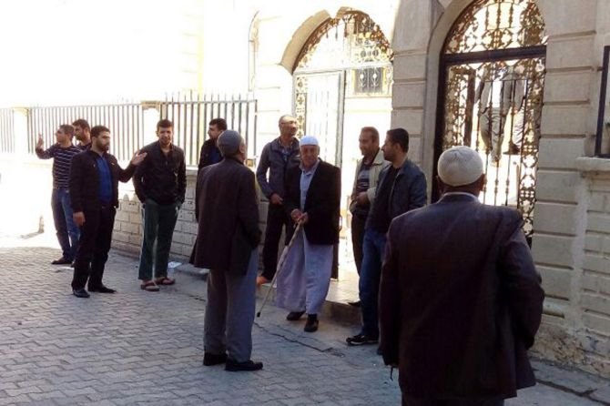 nusaybinde-cuma-namazi-kilindi.jpg
