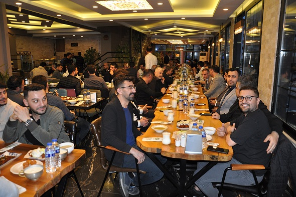 serkan-ramanli-avukatlarla-iftar.jpg