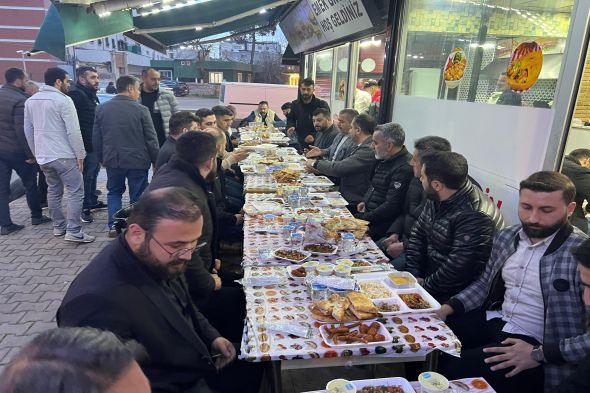 serkan-ramanli-genclerle-iftar.jpg