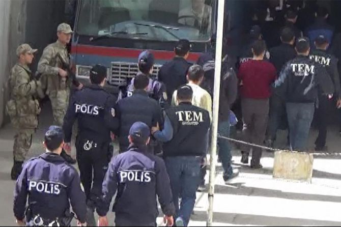 suriye-sinirinda-yakalanan-isid-mensubu-9-kisi-tutuklandi!-001.jpg