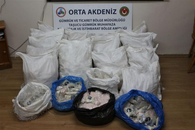 tasucu-limaninda-buyuk-miktarda-uyusturucu-ele-gecirildi-003.jpg