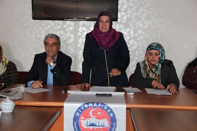 vekil-imamlar,-kendilerine-kadro-verilmesini-talep-ettiler-003.jpg