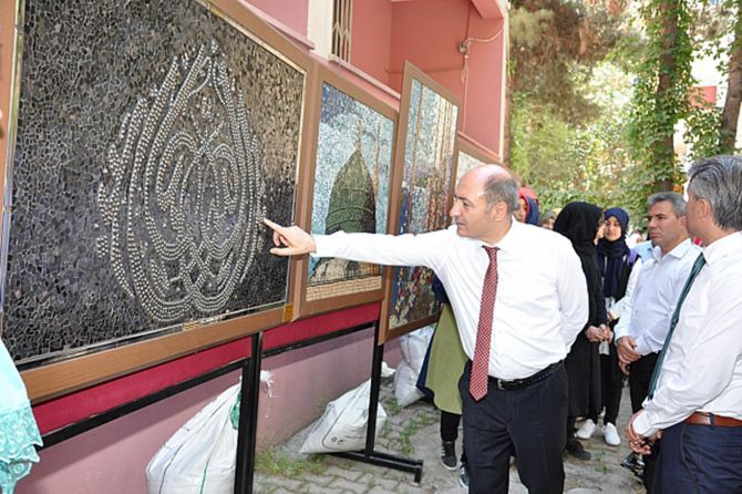 yilsonu-sergisi-goz-kamastirdi.jpg