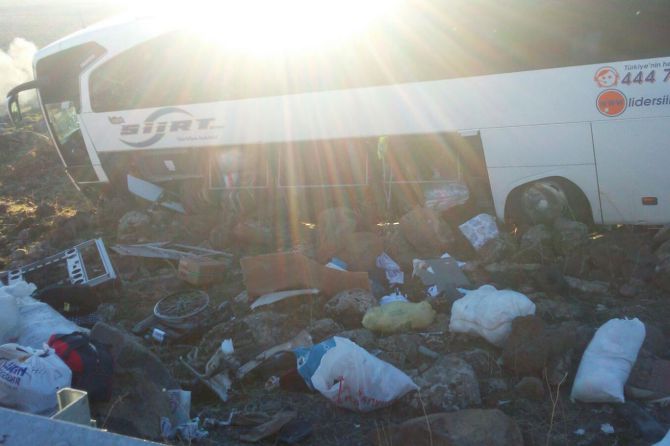 yolcu-otobusu-kazasi-002.jpg yolcu-otobusu-kazasi-002.jpg