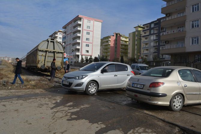 yolcu-treni-ogrenci-servisine-carpti-001.jpg