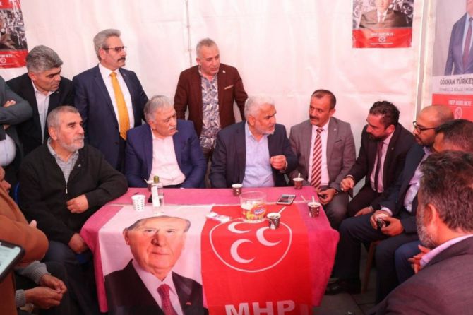 zekeriya-yapicioglu-siyasi-parti-standlarina-ziyaret-004.jpg