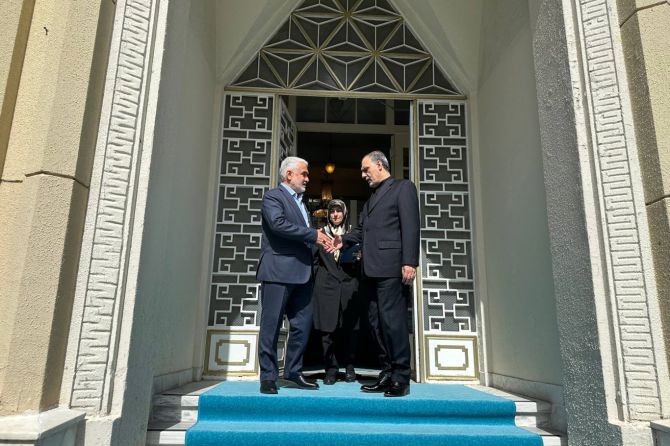 zekeriya-yapicioglundan-iran-buyukelciligine-taziye-ziyareti-003.jpg